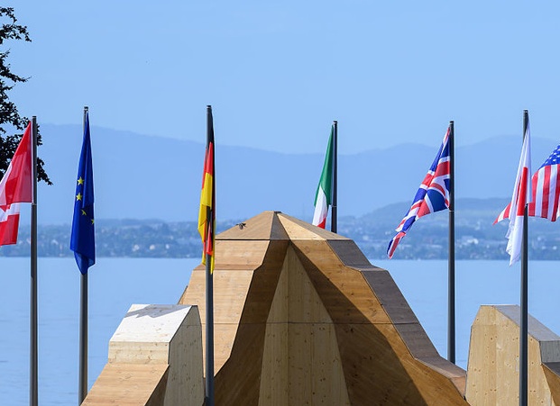 Журналист Эрвуэ назвал «саммитом лузеров» встречу G7 во Франции