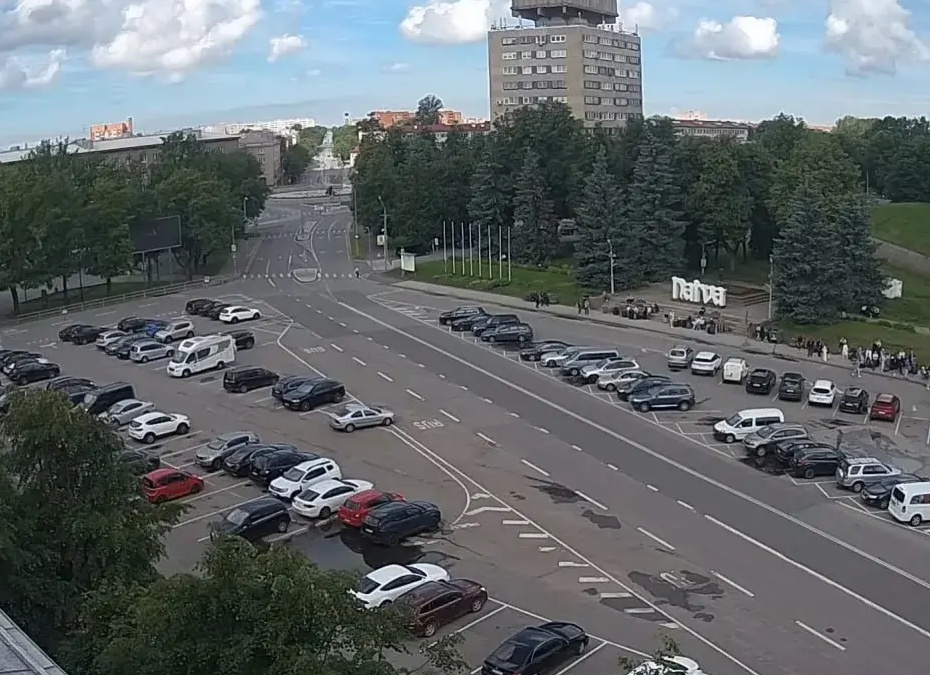 Baltnews: сотни желающих попасть из Эстонии в Россию вынуждены ночевать на улице